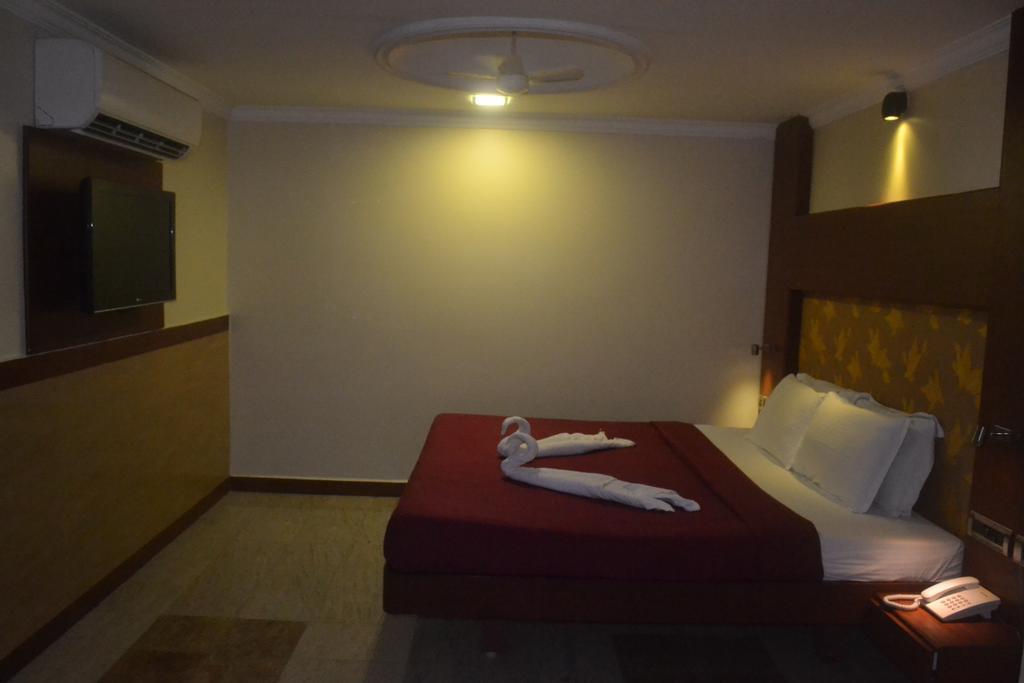 Hotel Everestparkresidency Tiruchirappalli Zimmer foto
