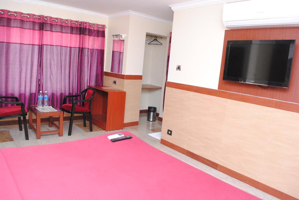 Hotel Everestparkresidency Tiruchirappalli Zimmer foto