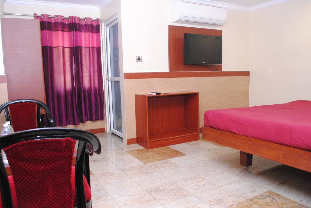 Hotel Everestparkresidency Tiruchirappalli Zimmer foto
