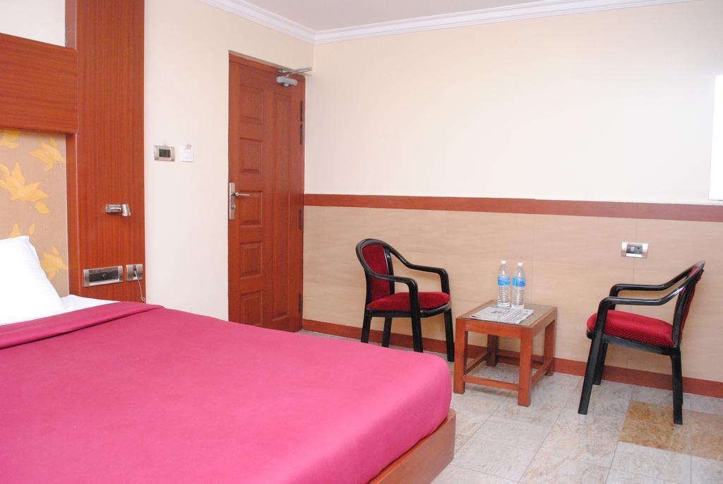 Hotel Everestparkresidency Tiruchirappalli Zimmer foto
