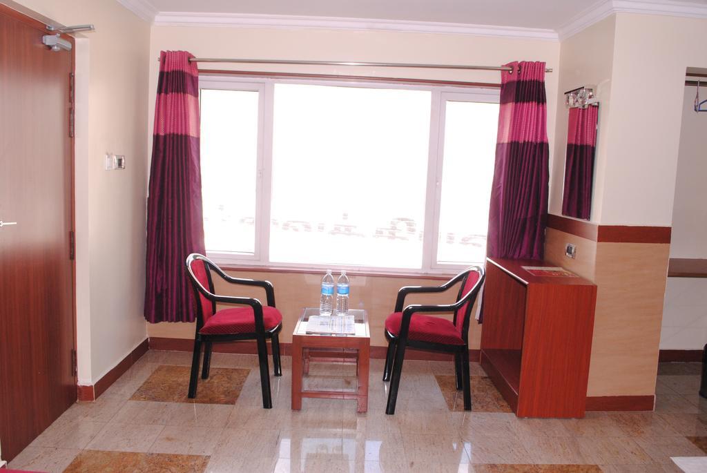 Hotel Everestparkresidency Tiruchirappalli Zimmer foto